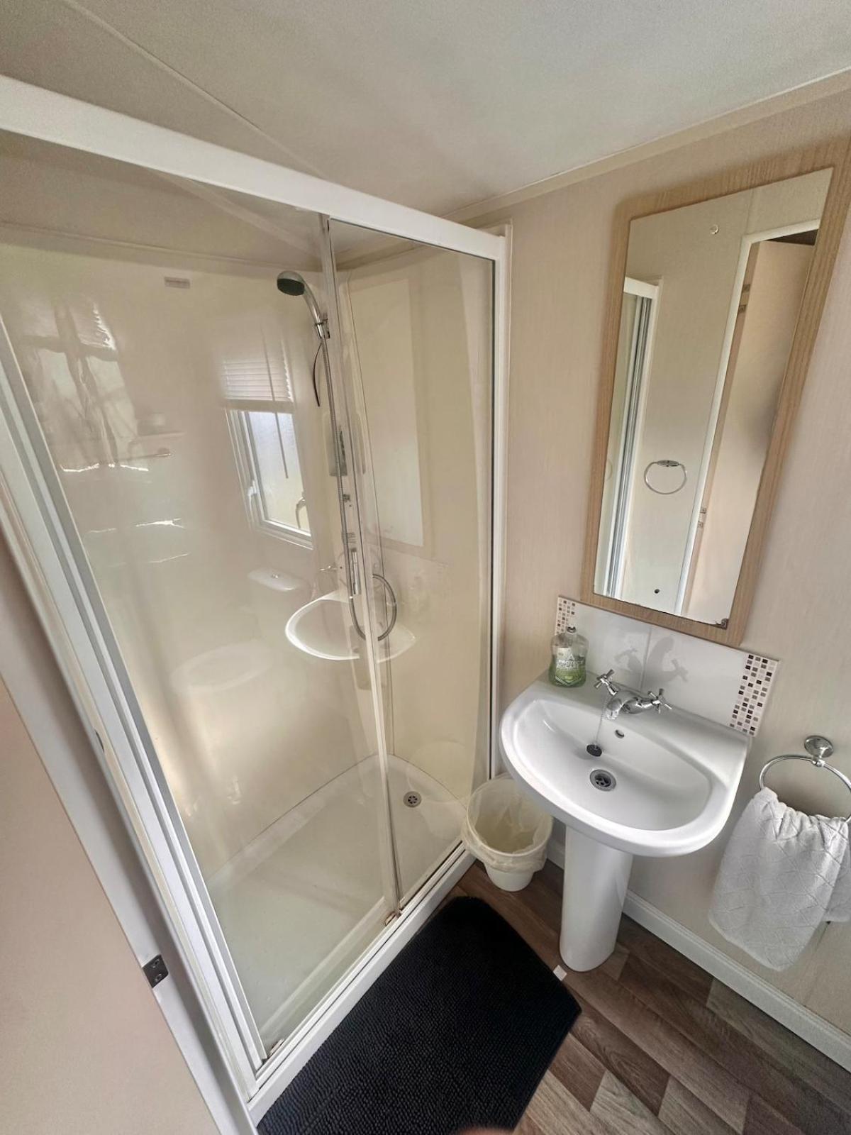 Two Bedroom Willerby Parkhome In Uddingston, Glasgow מראה חיצוני תמונה